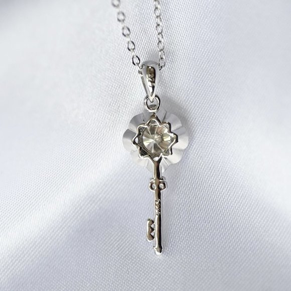 Certified 1ct. t.w. Moissanite Diamond Flower Key Necklace NEW - Picture 6 of 16
